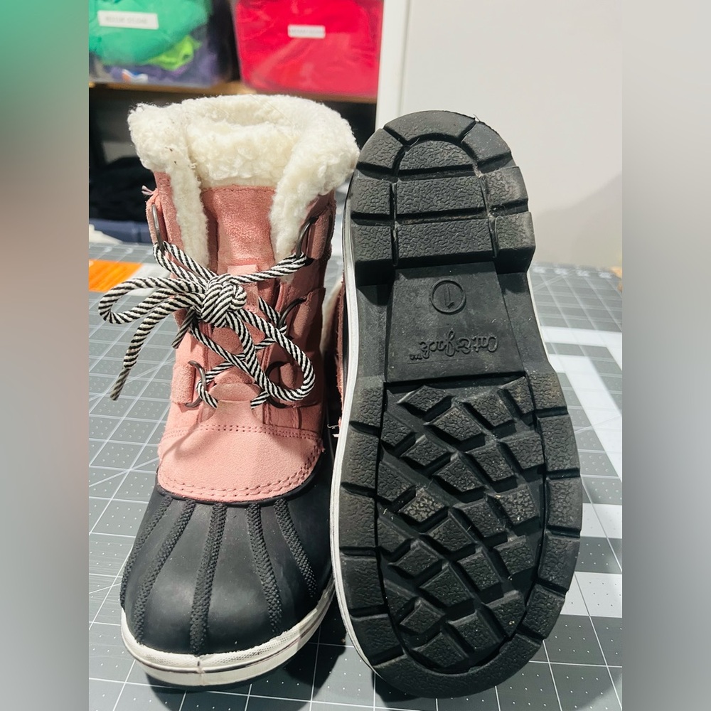 Cat and Jack girls Pink and Black Snow Boots Size: 1 - Picture 8 of 8